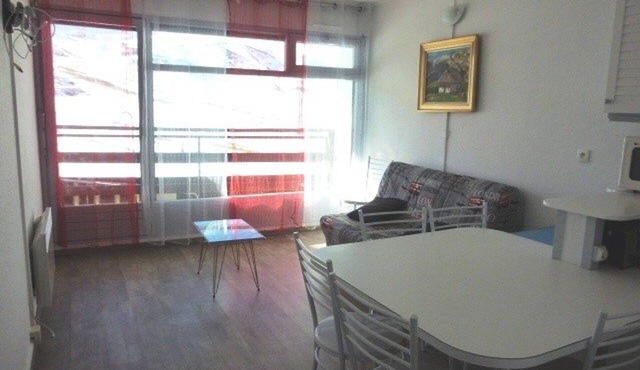 Apartment for 6 with direct access to slopes and free parking at La Pierre St Martin