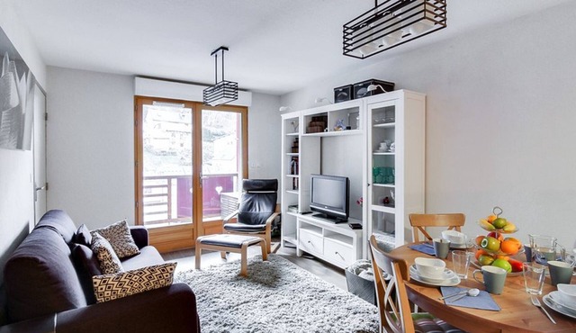 Apartment for 6 with parking and WiFi in Barèges