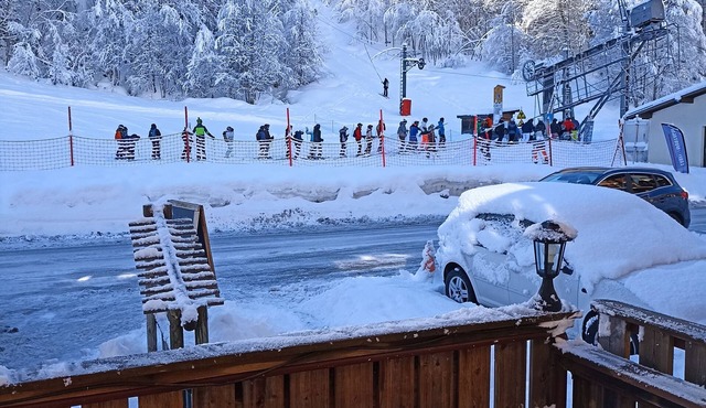 Apartment for 8/10 people facing the slope