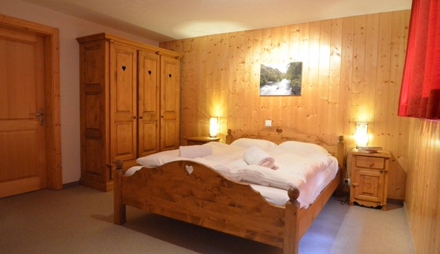 Apartment for 8 people: 1 bedroom with bunk beds - 2 double bedrooms (with single comforters) - 1 be