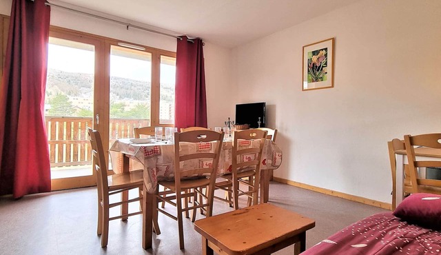Apartment for 8 with balcony, near shops and slopes, ski locker