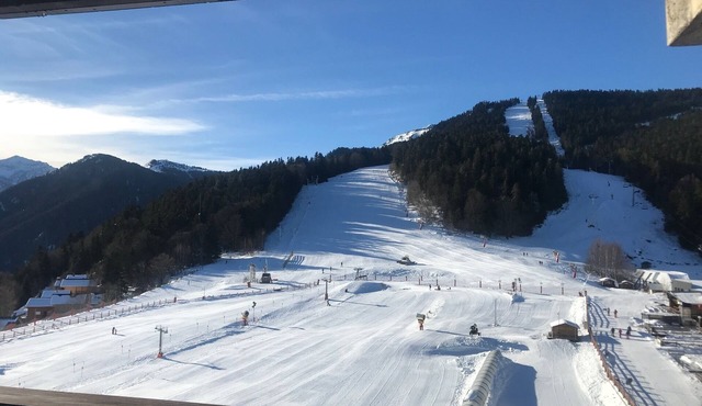 APARTMENT FOR A FAMILY OF 5 FACING THE SLOPES WITH UNOBSTRUCTED VIEW