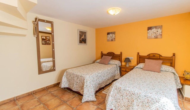 Apartment for Couples in the Pyrenees - Garden & Parking