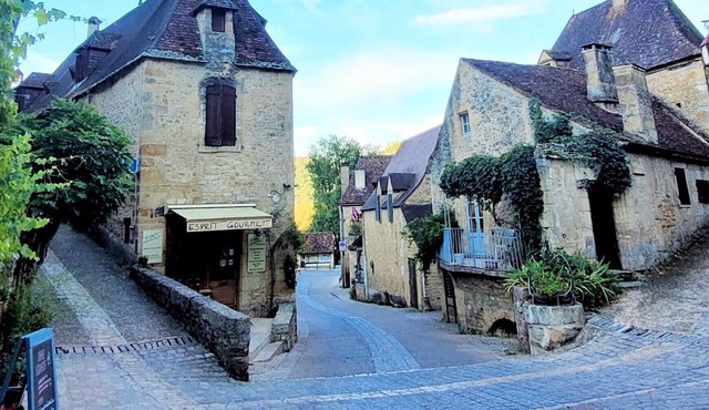 Apartment for 4 people in the heart of Beynac with all shops