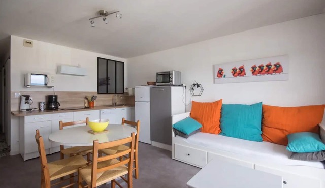 Apartment 'Appartement Face À La Mer 1 Étoile' with Sea View, Balcony and Wi-Fi