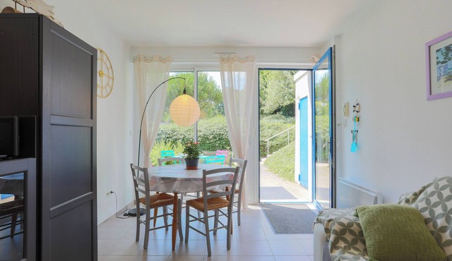 Apartment 'Appartement Accès Privé Plage' with Private Terrace