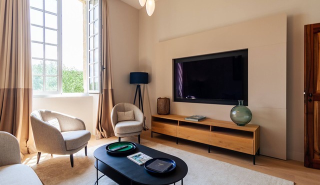 Apartment 'Chateau En Provence' with Wi-Fi and Air Conditioning