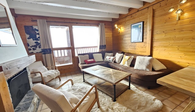 Apartment 'Lesetoilesdelaplagne Chalet 16' with Balcony