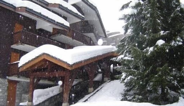 Apartment in a house chalet in Valmorel Planchamp hamlet on skis