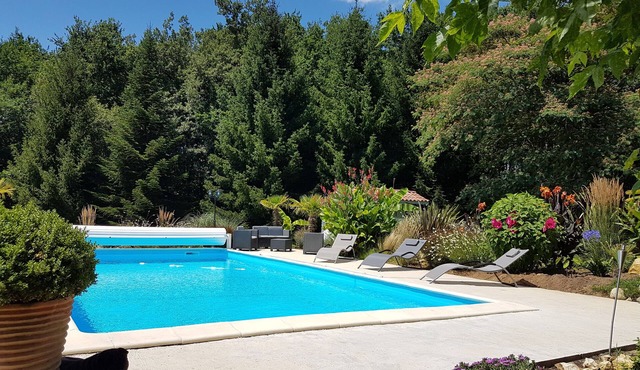 Apartment completely renovated in an old dependence