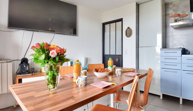 Apartment for 4 on estate with pool