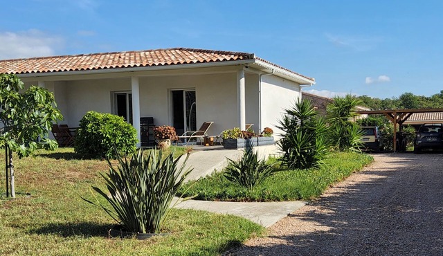 Apartment 2-4 pers - ground floor 48m2 + terrace 38m2 near sea and mountains