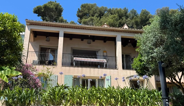 Apartment on garden level, between Monaco and Italy, in quiet country setting