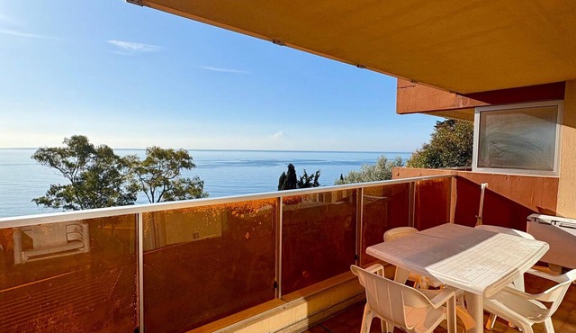 Apartment for 8, spacious living with Wi-Fi included