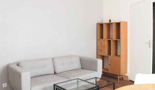 Apartment two rooms 15 min by subway from Paris