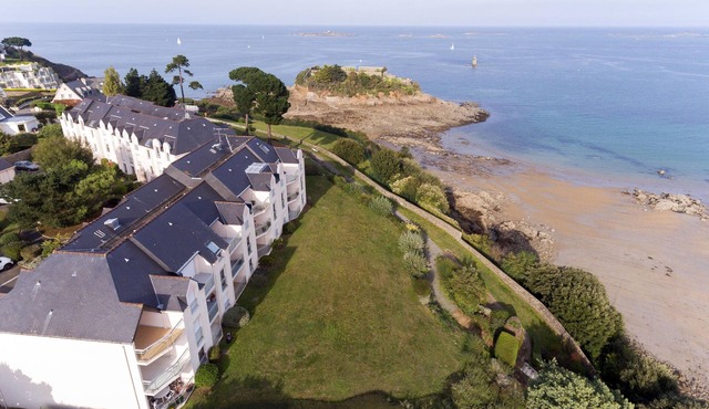 Apartment Les Terrasses de la Comtesse, direct access to the beach .