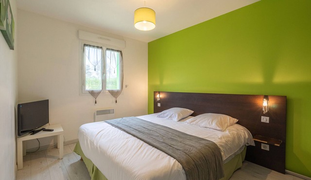 Apartment 'Le Clos Du Champ De L'Amour - La Tremblade' with Pool and Air Conditioning