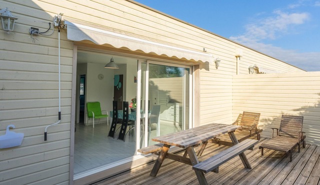 Apartment 'Le Clos Du Champ De L'Amour - Ile Madame' with Pool, Wi-Fi and Air Conditioning