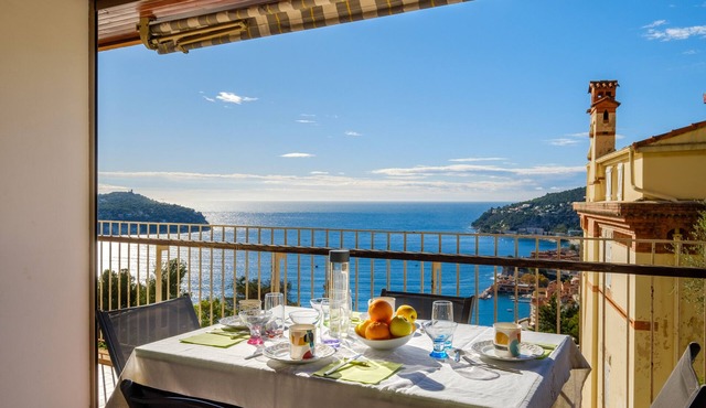 Apartment 'Résidence Le Clos Charmerade' with Sea View, Wi-Fi, and Air Conditioning