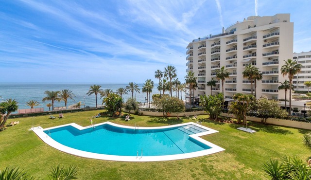 Apartment 'Front Line Beach 2 Bedr' with Sea View, Wi-Fi and Air Conditioning