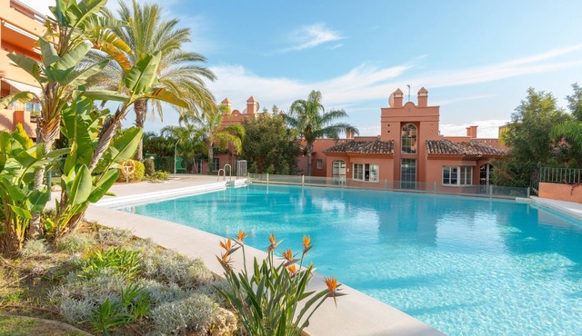 Apartment Fuengirola Hills with Seaview, Mountain View, Pool, Wi-Fi, Garden & Terrace