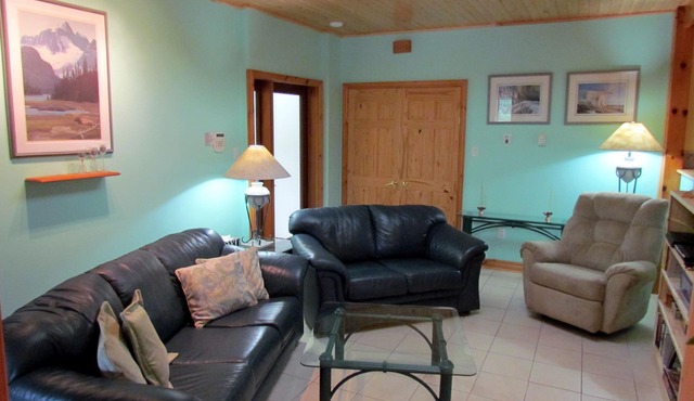 APARTMENT FULLY EQUIPPED FOR WEEKLY OR MONTHLY STAYS- IDEAL FOR CONTRACT WORKERS