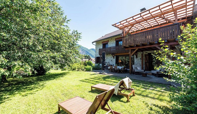 Apartment 'Gîte Chapô Julô - L'originel' with Mountain View, Private Terrace and Wi-Fi