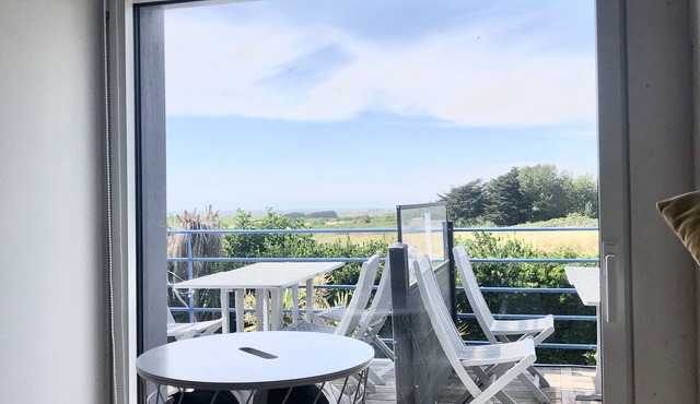 Apartment 'Gîte De Charme Avec Vue Mer' with Shared Terrace and Wi-Fi