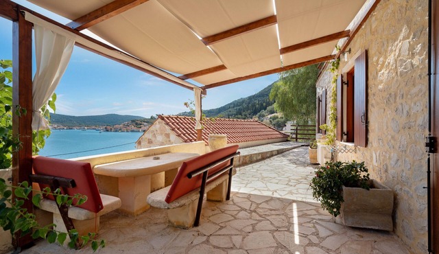 Apartment 'Galini' with Sea View, Shared Garden and Wi-Fi