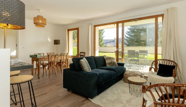 Apartment 'Gentiane' with Mountain View, Private Terrace and Wi-Fi