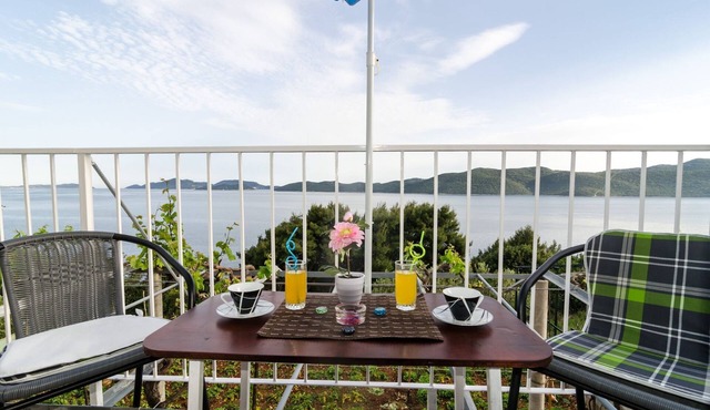 Apartment Giovani - Two Bedroom Apartment with Balcony and Sea View