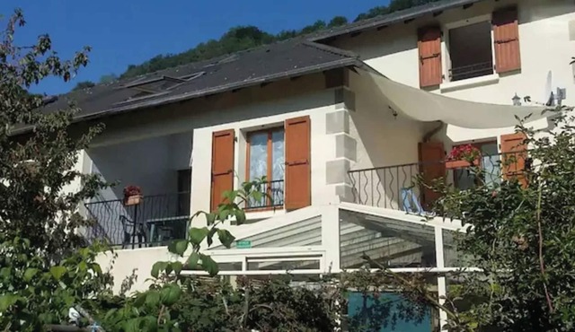 Apartment 'Gîte Bassin D'aurillac, Cantal' with Lake View, Private Terrace and Balcony