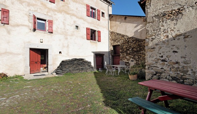 Apartment 'Gîte Camporells' with Mountain View, Shared Garden and Wi-Fi