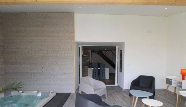 Apartment 'Gîte De Laphine' with Mountain View, Private Terrace and Wi-Fi