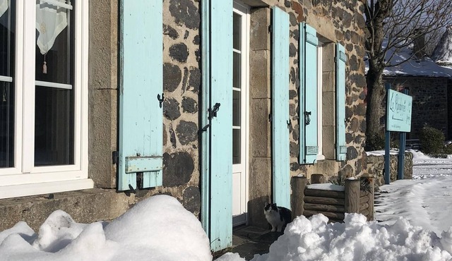 Apartment 'Gite La Randonnée' with Private Pool, Private Terrace and Wi-Fi