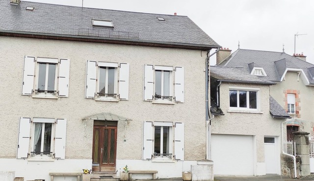 Apartment 'Gîte La Vigne Bugeat' with Shared Garden & Wi-Fi