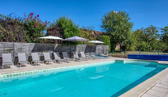 Apartment 'Gite Monfort' with Shared Pool, Shared Garden and Wi-Fi