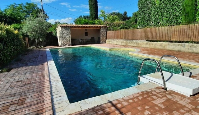 Apartment 'Gîte Ventoux Blanc' with Mountain View, Private Pool and Wi-Fi