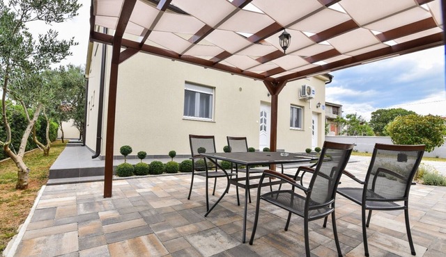 Apartment Gordana Mar (10889-A1) - Vrsi (Zadar)