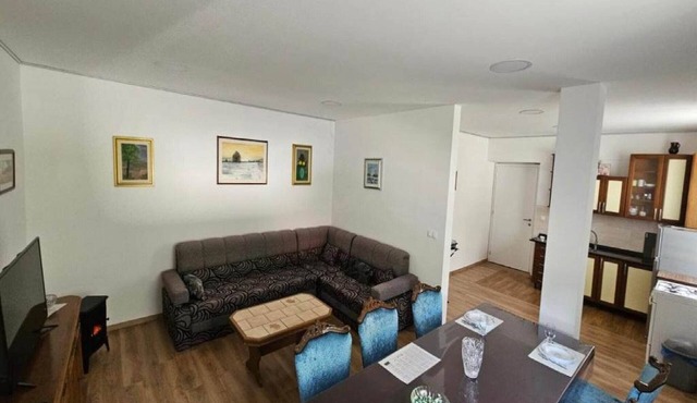 Apartment Gracac - Two Bedroom Apartment with Terrace