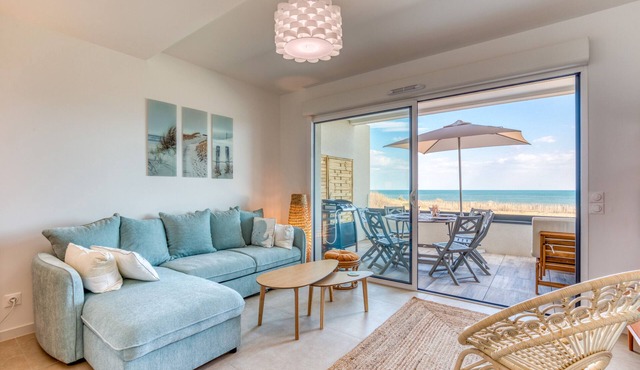 Apartment 'Grains De Sable' with Sea View, Private Terrace and Air Conditioning