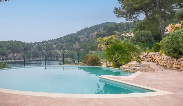 Apartment 'Grande Terrasse Vue Mer' with Sea View, Shared Pool and Wi-Fi