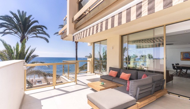 Apartment 'Great First Line Amazing Terrace' with Sea View, Wi-Fi and Air Conditioning