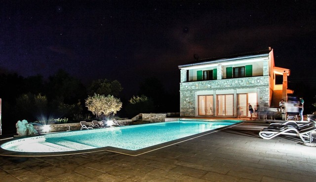 Apartment "Green" by the pool with private terrace