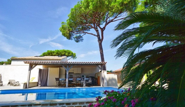 APARTMENT GROUND FLOOR, HEATED POOL, CLOSE TO BEACHES, QUIET AREA.