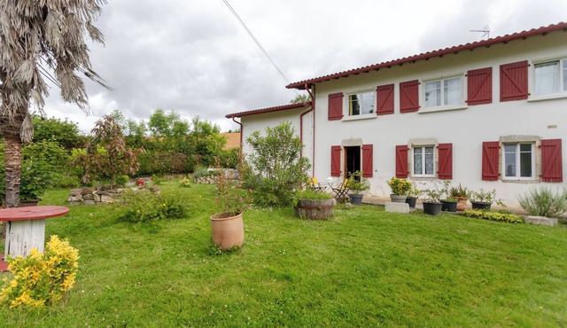 Apartment 'Gte Oihana Class 3 Au Coeur Du Pays' with Private Terrace, Private Garden and Wi-Fi