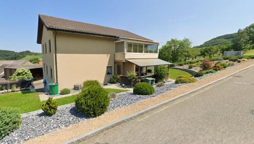 Apartment Hügelruhe Mandach - 100 m2 - 3 Schlafzimmer - Ferien - Business