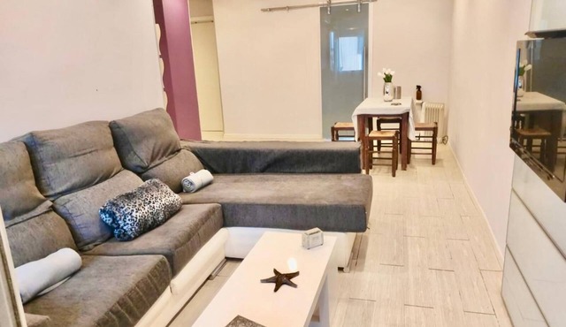 Apartment 'Happy Sevilla' with Private Terrace, Wi-Fi and Air Conditioning