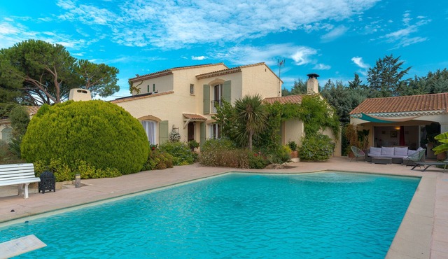 Apartment 'Havre De Paix' with Shared Pool, Wi-Fi and Air Conditioning