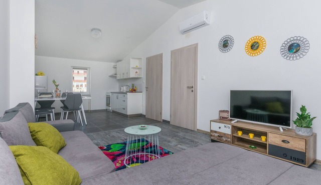 Apartment Heaven (49761-A1) - Strozanac